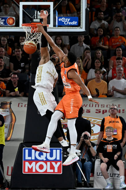 用实际行动 用实际行动