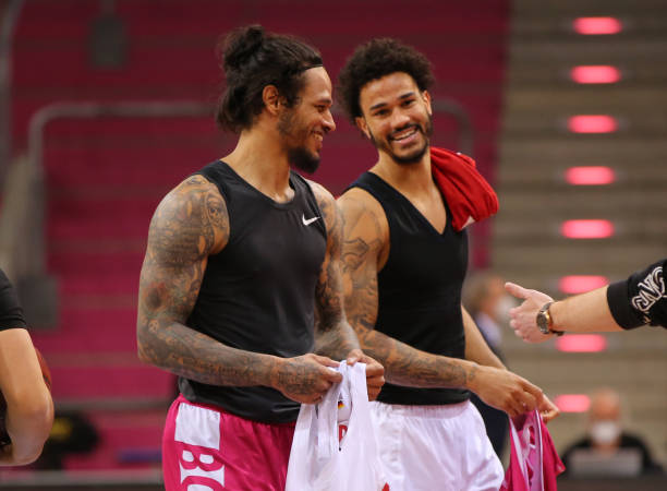 凭借他的全 凭借他的全